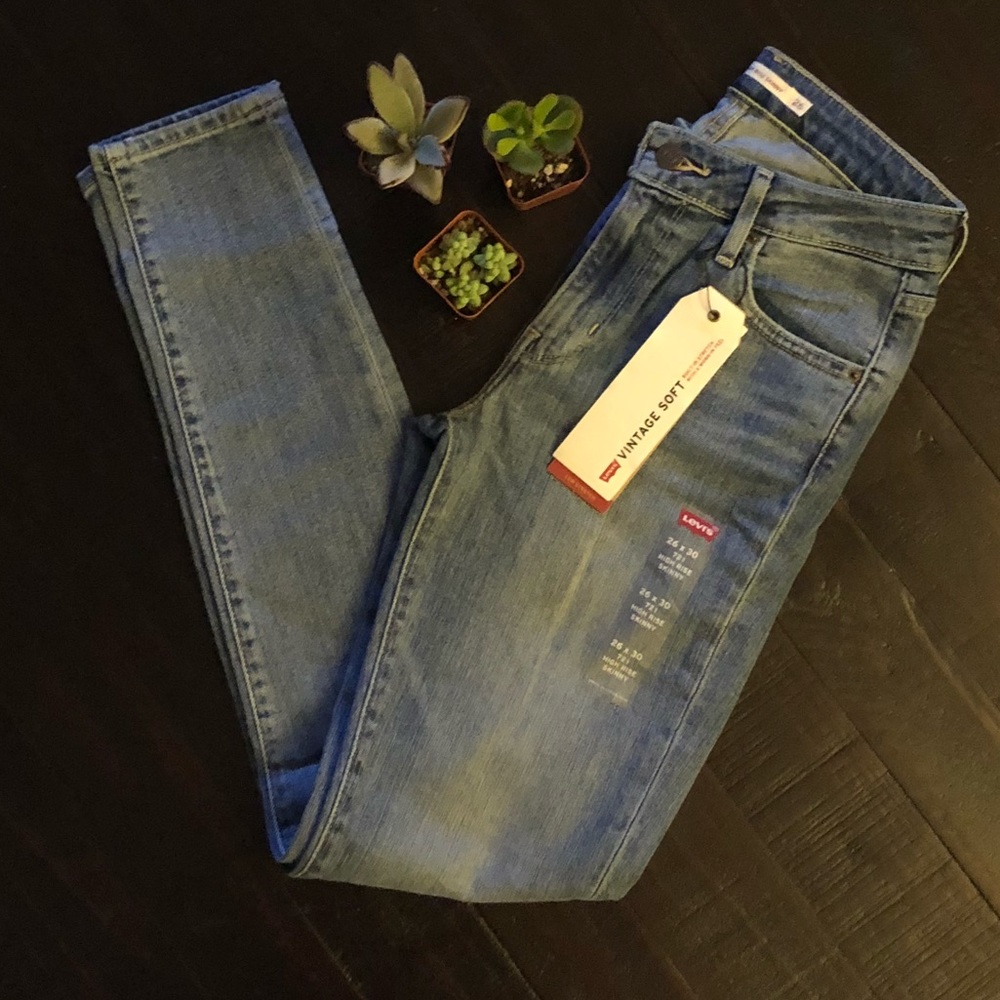 Levi’s 721 High Rise Skinny Jeans